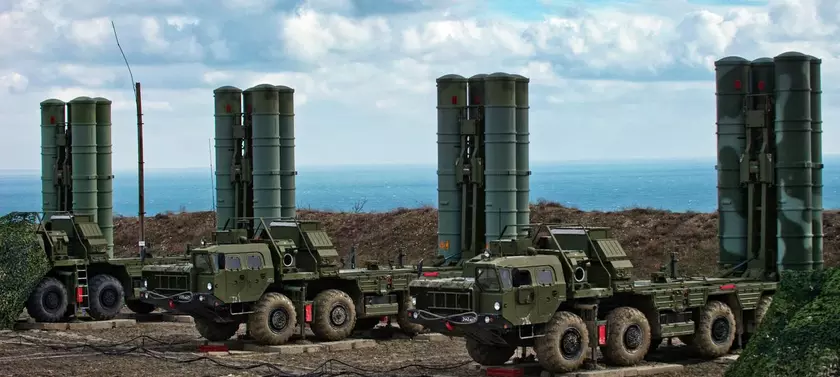 Украинские дроны-камикадзе поразили систему противовоздушной обороны С-400 «Триумф» стоимостью $1,2 млрд на территории россии