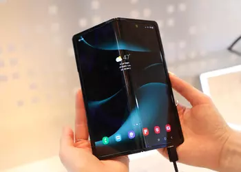 Samsung introduced a new flexible display Flex In & Out, which can be folded in both directions