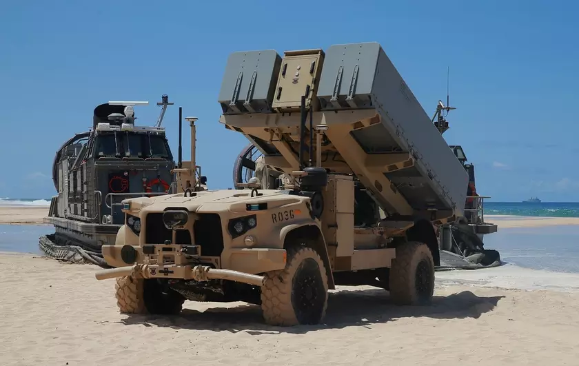 ВМС США заказали беспилотные автомобили ROGUE-Fires на базе JLTV для противокорабельной системы NMESIS