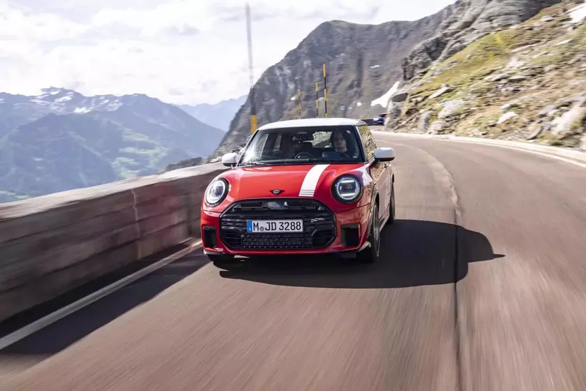 MINI 1965 Victory Edition красного цвета