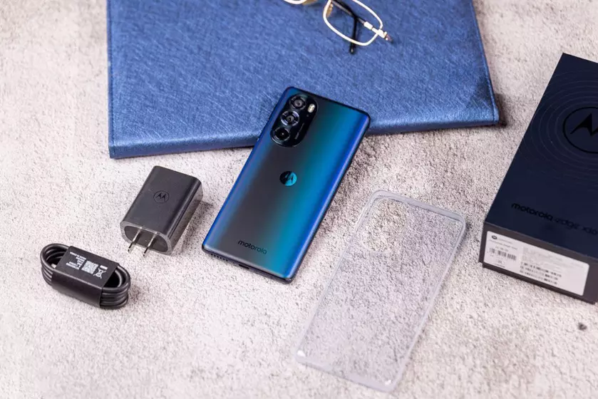 Moto Edge X30 на Snapdragon 8 Gen1 уже можно купить на AliExpress за $515