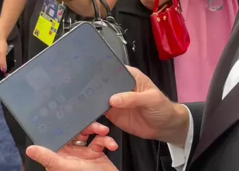 iPhone Duo: Матовая картинка за 2000$ или «приватный» экран в подарок?