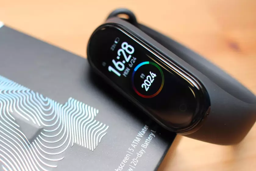 Xiaomi Mi Band 5 наконец получит NFC в международной версии и увеличенный дисплей