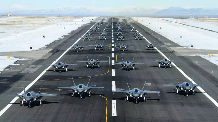 F-35 Lightning II успокоили российские истребители Су-35, но не смогли заставить Иран прекратить агрессивные действия в Персидском заливе