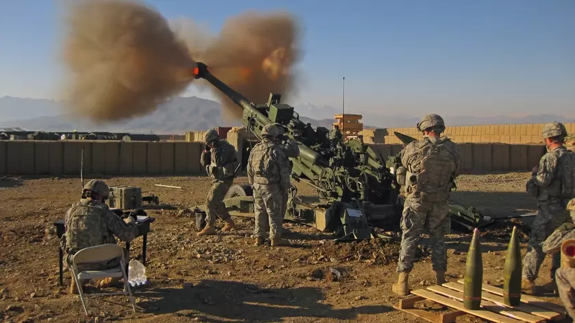 Украинские военные показали на видео работу американских гаубиц M777