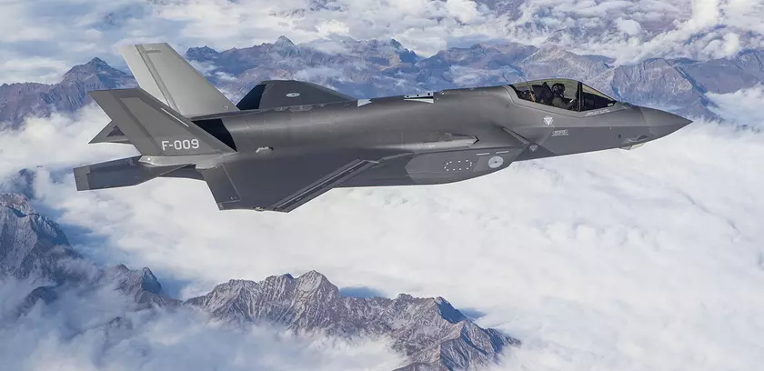 Истребители F-35 Lightning II перехватили российские самолёты Су-27 и Ил-20М возле Польши
