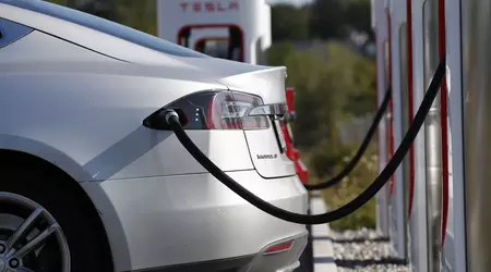 За прикладом Apple: Tesla прибрала зарядку із комплекту постачання своїх електрокарів