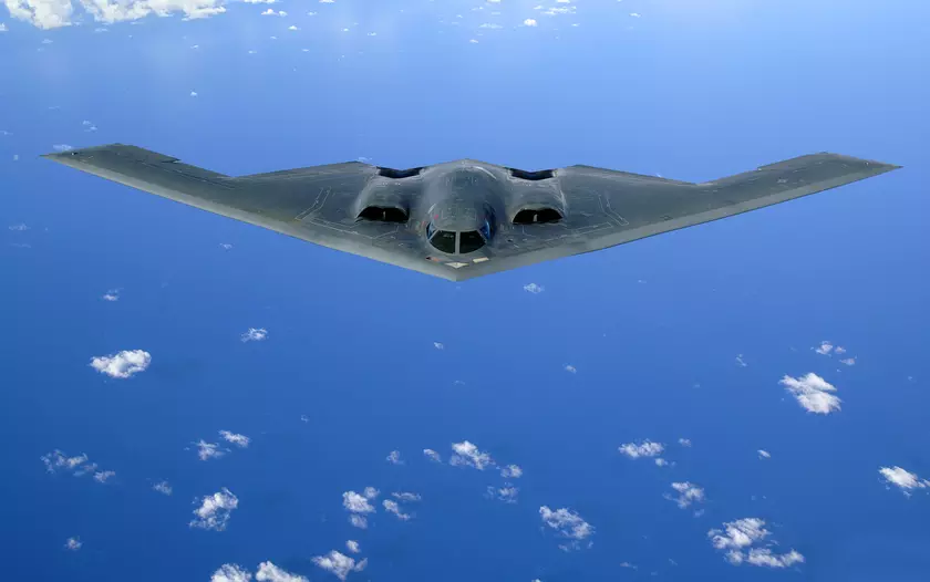 Northrop Grumman модернизирует самолёт-невидимку B-2 Spirit, он получит крылатую ракету JASSM-ER, новую систему целеуказания и сможет нести ядерную бомбу B-61 mod 12