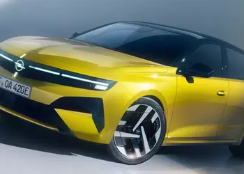 Opel начал приём заказов на обновлённую Astra с запасом хода до 454 км
