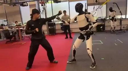 “Jackie Chan, support beer!”: the Optimus robot demonstrated impressive kung fu skills