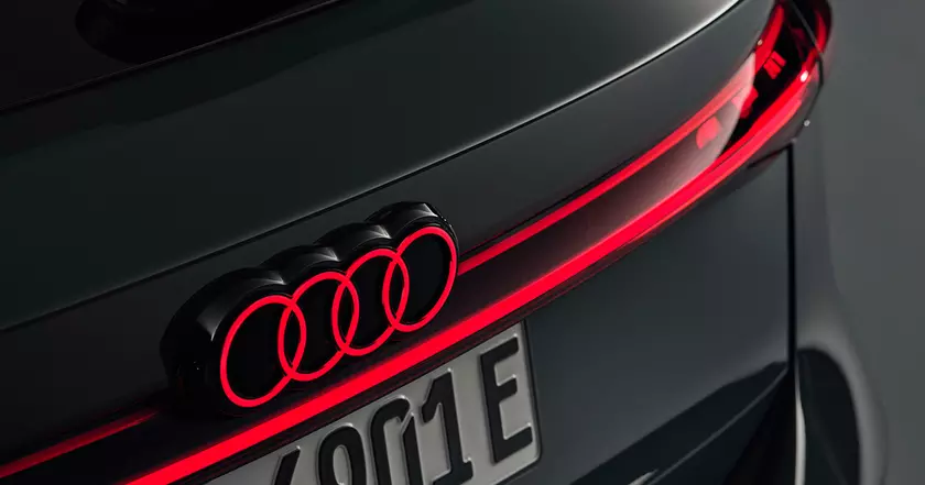 Первый взгляд на элегантный и мощный Audi A6 Avant e-tron