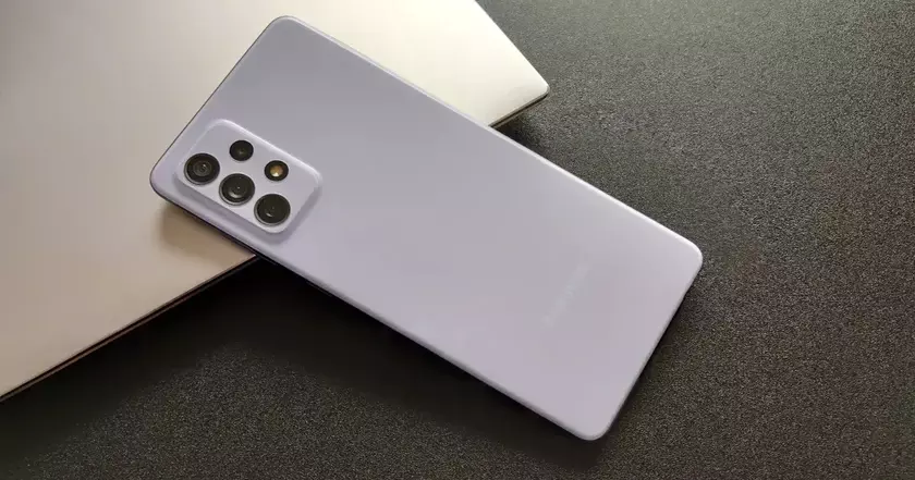 Samsung Galaxy A72 получает первое обновление безопасности после One UI 6.1