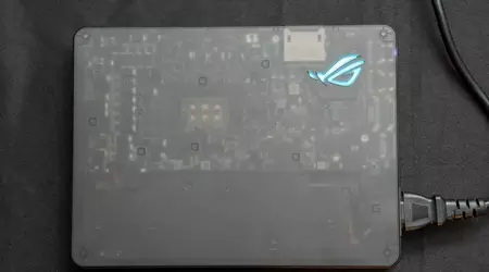 Asus показала першу у світі зовнішню GeForce 5090 з Thunderbolt 5