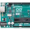 Передняя часть платы Arduino UNO Q