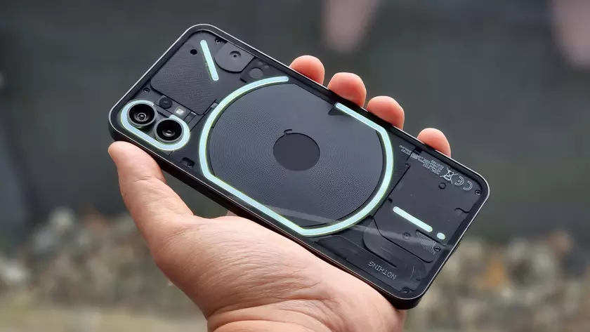 Nothing Phone (1) начал получать Nothing OS 2.6: что нового