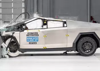 IIHS tests: Tesla Cybertruck protects passengers well, but headlights need improvement