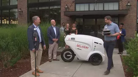 Un restaurant fast-food américain a commencé à tester un livreur robotisé.