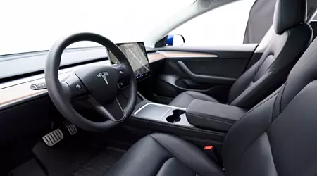 Tesla Owner Could Not Find the Emergency Door Release — Now Authorities Demand Explanations from the Company