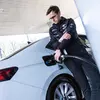 Мико Марчик на фоне автомобиля