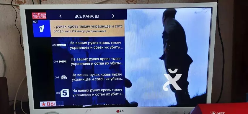 «На ваших руках кровь тысяч украинцев»: хакеры на 9 мая взломали российское ТВ