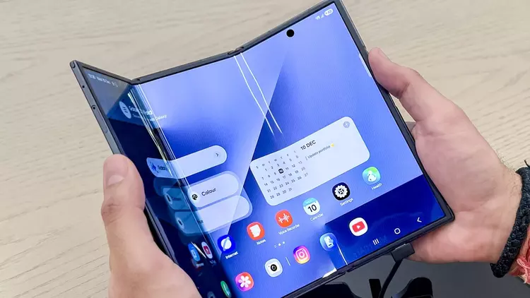 Samsung Galaxy Z TriFold 2 : ...