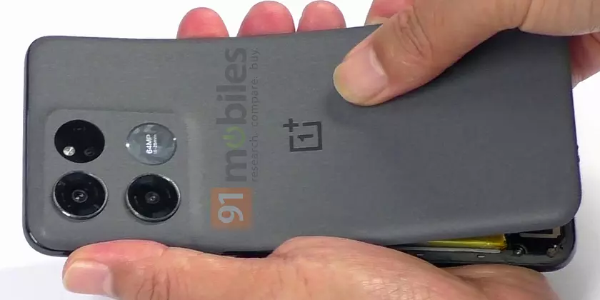 Вот как будет выглядеть OnePlus Ace Racing Edition: смартфон с чипом MediaTek Dimensity 8100 и IPS-дисплеем