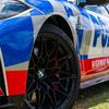 BMW M4 Competition на фоні поліцейського автомобіля