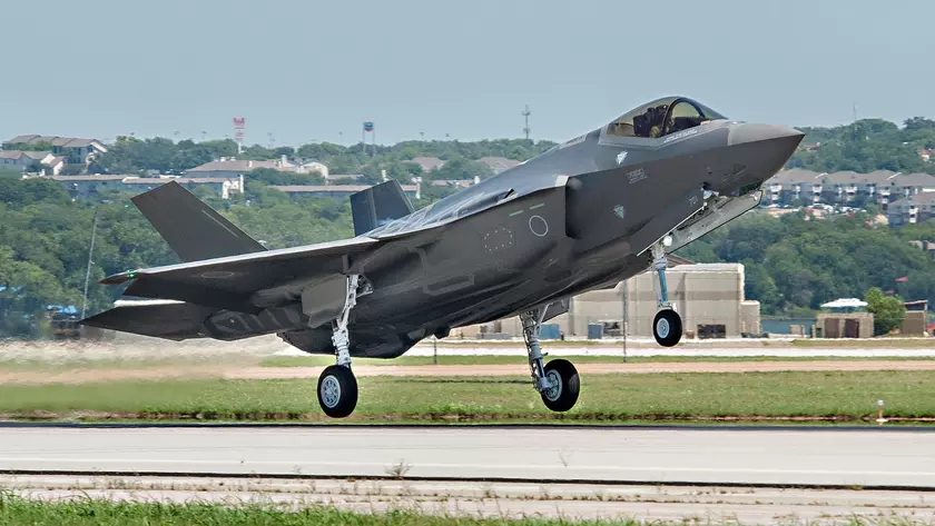 Япония хочет приобрести 15 истребителей пятого поколения F-35A и F-35B Lightning II на сумму более $1,6 млрд