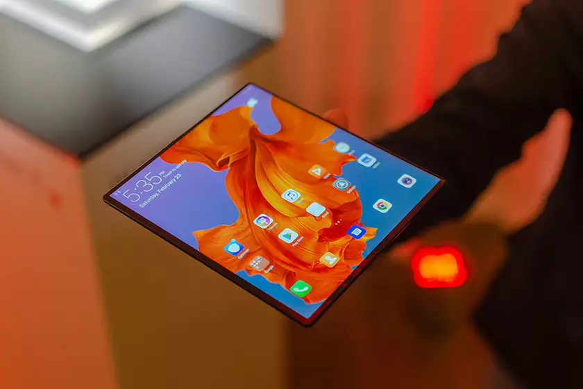 Huawei готовит 5 новых устройств: среди них есть складной смартфон Mate X2, который будет похож на Galaxy Z Fold 2