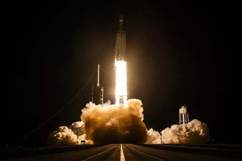 Ракета Falcon 9 на стартовой площадке