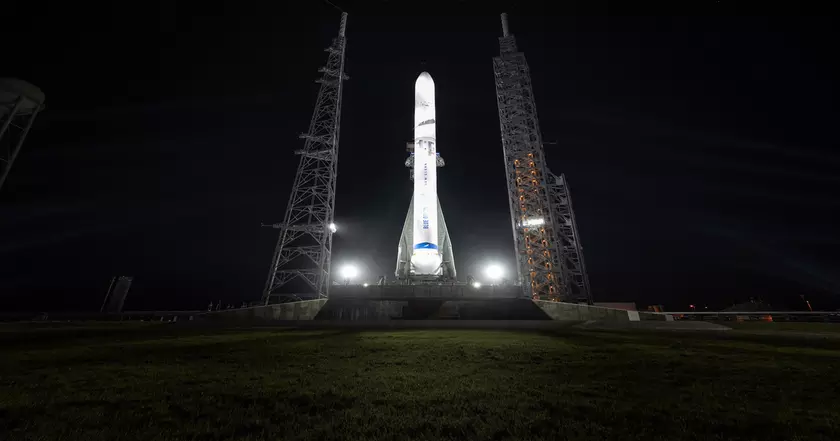  Тяжелая ракета New Glenn от Blue Origin впервые поднялась на стартовую площадку