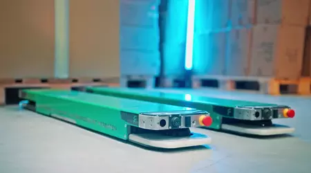 Інтралогістика майбутнього: опубліковані вражаючі кадри роботи інноваційних роботів-навантажувачів Filics Units