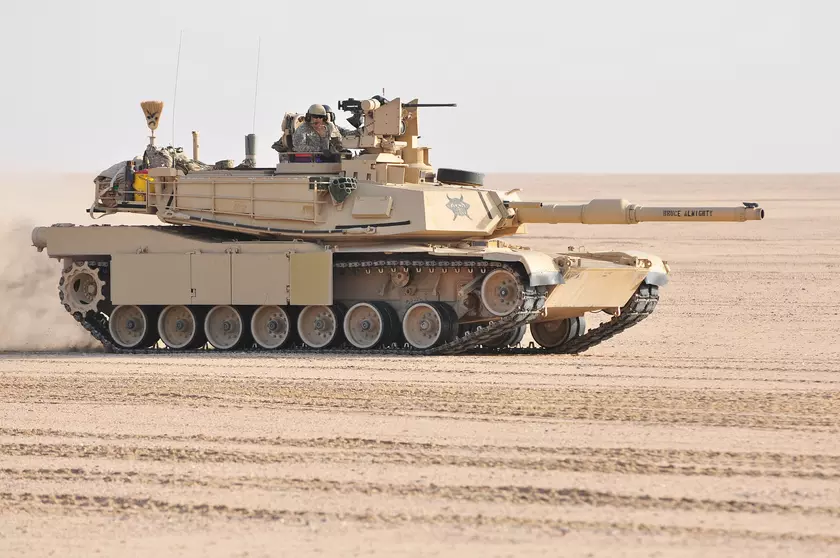 Денис Шмыгаль: Украина рассчитывает получить американские танки Abrams и немецкие Leopard 2