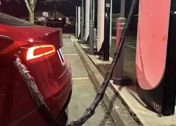 Tesla introduces anti-vandal protection at Supercharger stations