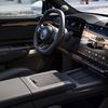 Кросовер Zeekr 7X на тлі міської архітектури