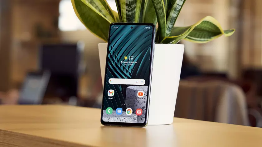 Ещё один популярный смартфон Samsung получили обновление до Android 12 с One UI 4