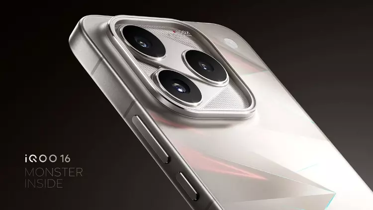 iQOO 16 : écran Samsung M16, ...