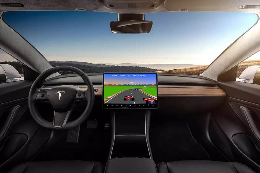 Внезапно: обновление ПО Tesla принесёт классические игры Atari