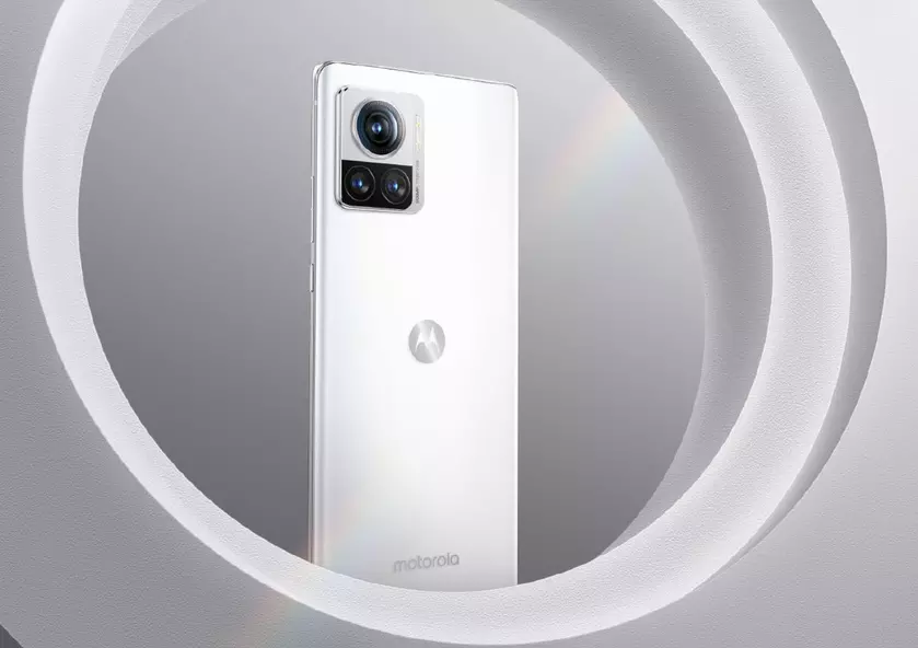 Анонсирован Moto X30 Pro – первый в мире смартфон с камерой на 200 МП