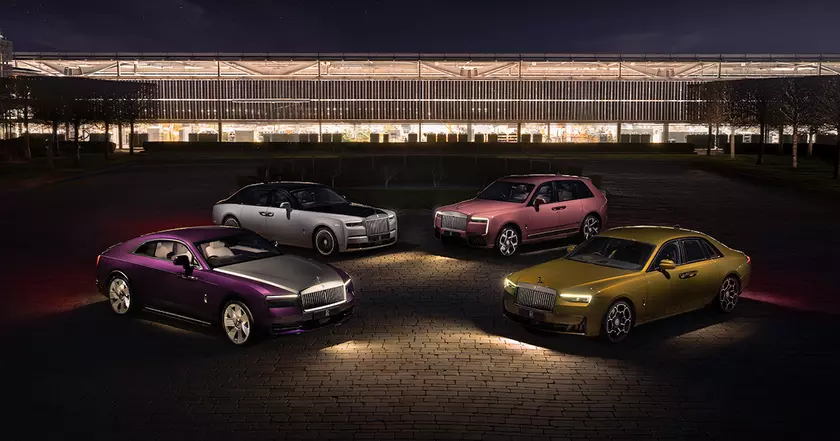 Эксклюзив: Полный модельный ряд Rolls-Royce у ворот завода в Гудвуде