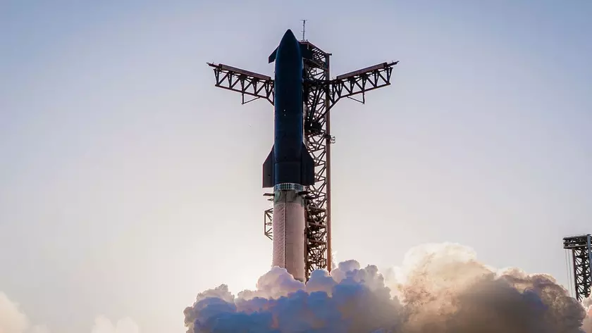Starship на стартовой площадке