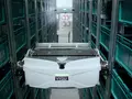 Складской робот достает до верхних полок