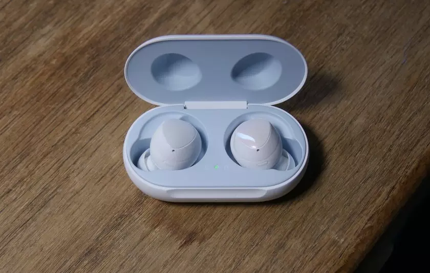 Наушники Samsung Galaxy Buds+ на рендере в новом цвете