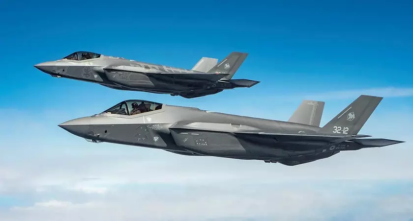 Итальянские истребители пятого поколения F-35 Lightning II совершили перехват российских самолётов Су-30 возле границ НАТО