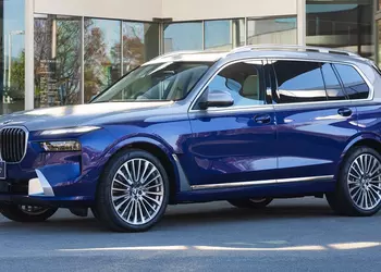 BMW has unveiled the X7 Nishiki Lounge concept with 15,000 LED elements in the panoramic sunroof