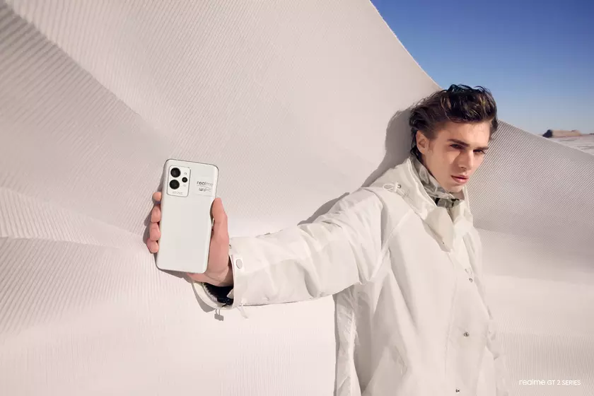 QHD+ AMOLED-экран, чип Snapdragon 8 Gen 1, камера на 50 МП и до 12 ГБ ОЗУ: в сети появились характеристики Realme GT 2 Pro Master Edition