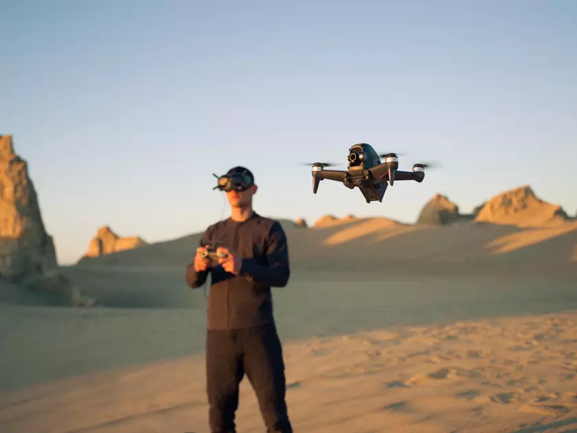 DJI FPV: полноценный комплект из дрона, очков и пульта для лучших ощущений полета за 51 770 грн