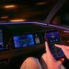 Пасажири грають в ігри в автомобілі Audi