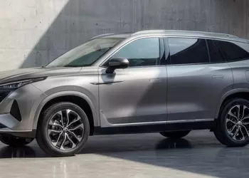 MG Unveils Affordable 7-Seater Plug-In Hybrid SUV MGS9 in UK, Undercutting Rivals by Thousands