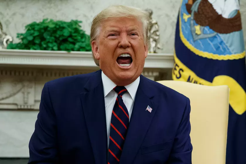 Назло Twitter и Facebook: Дональд Трамп собирается запустить собственную социальную сеть